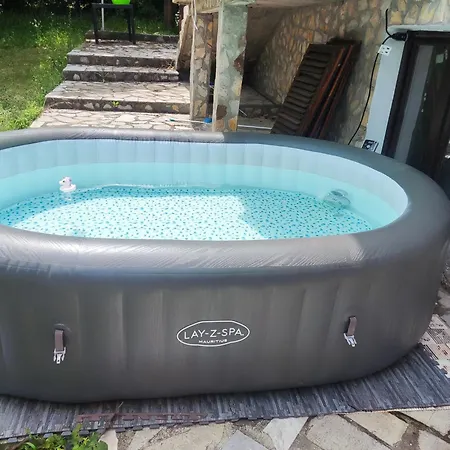 The Byala Escape, Private With Bar & Hot Tub Willa