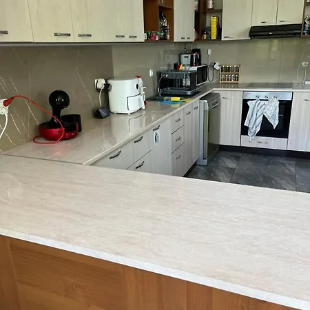 The Byala Escape, Private With Bar & Hot Tub Willa