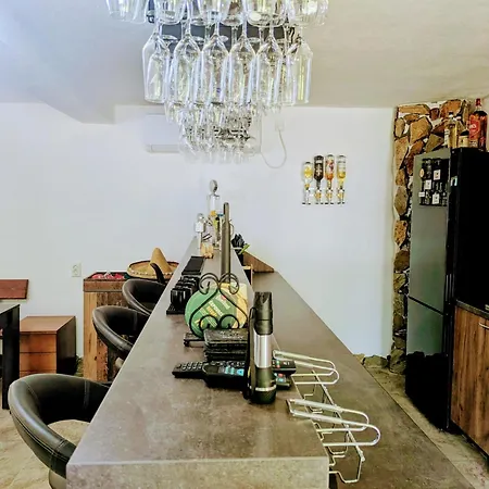 The Byala Escape, Private With Bar & Hot Tub Bjala