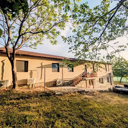 The Byala Escape, Private With Bar & Hot Tub 빌라
